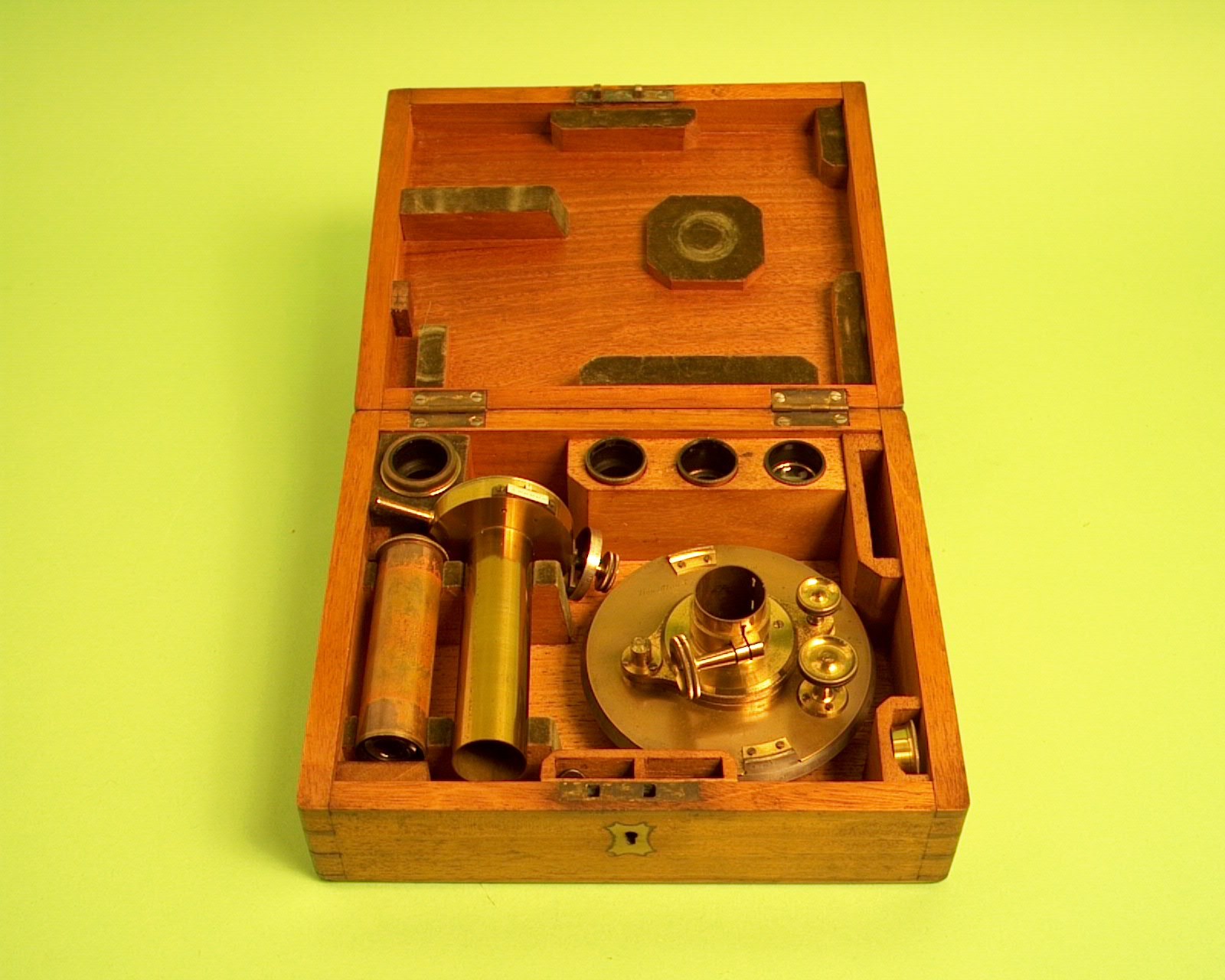 Micrometer by Troughton and Simms, used by the 1874 Dutch expedition on Reunion